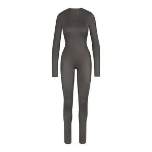 SKIMS ALL-IN-ONE SHINE CREW NECK LONG SLEEVE ONESIE IN GUNMETAL - Picture 3 of 9